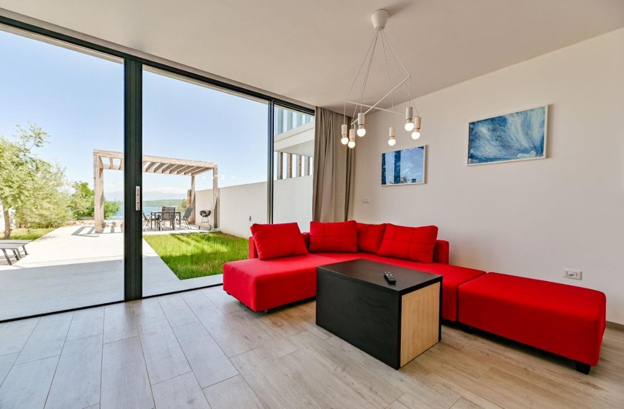 Apartment Flori With Sea View Malinska Exterior photo
