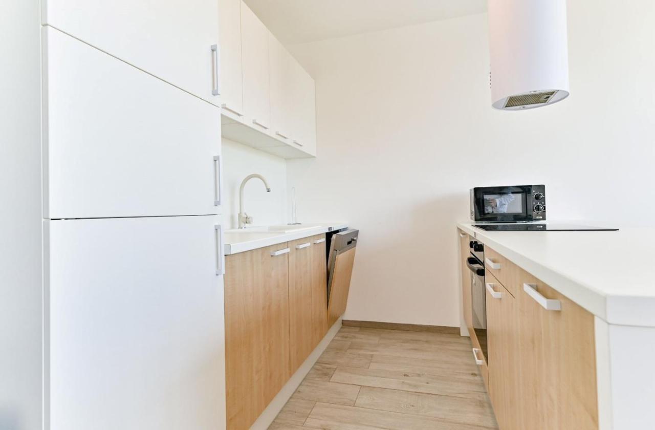 Apartment Flori With Sea View Malinska Exterior photo